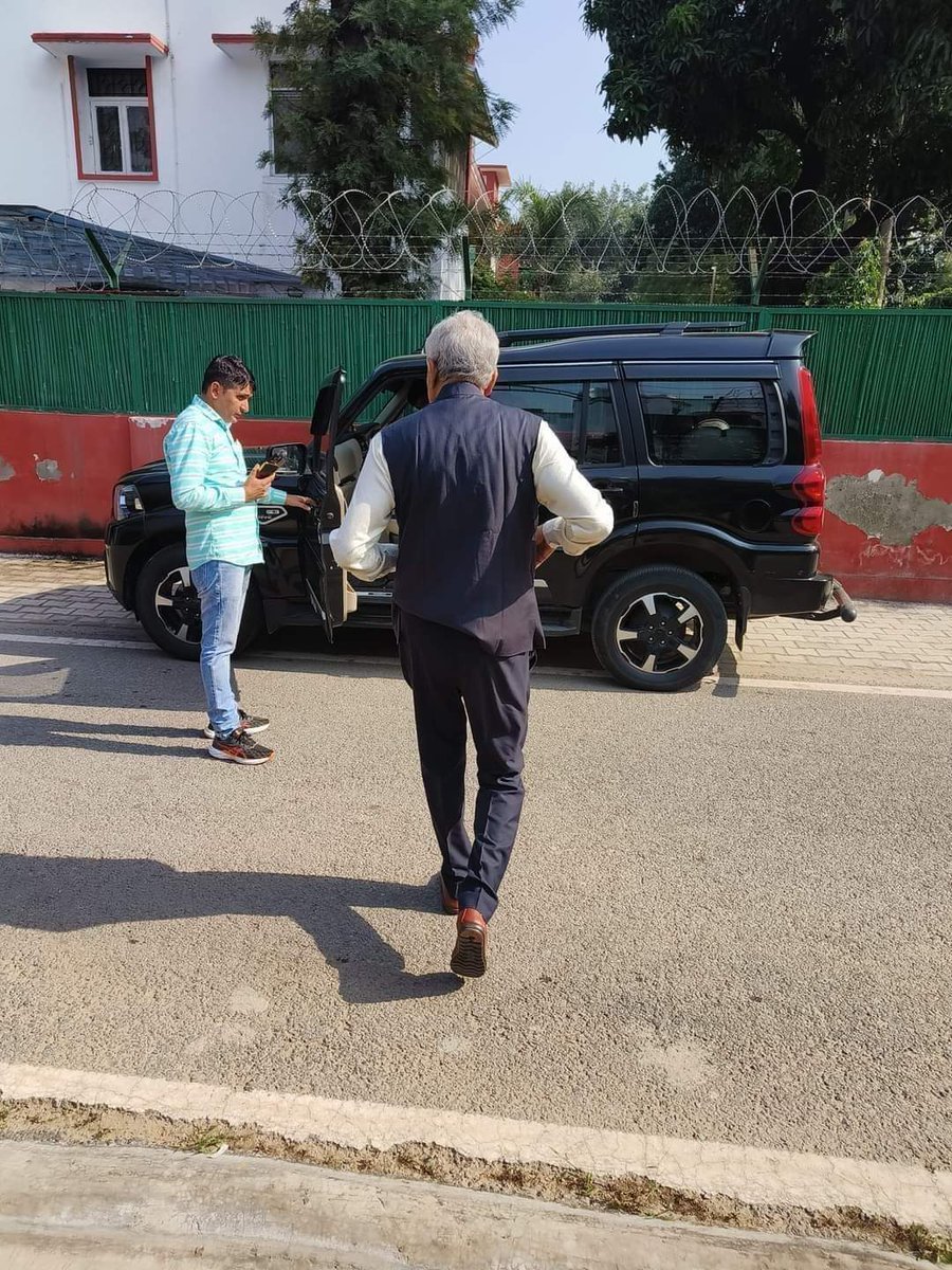 rinku_nangal's tweet photo. डॉ. साहब पार्लियामेंट के लिए रवाना हो चुके हैं । बजरंगबली हनुमान जी लाज रखना 
जय पपलाज माता दी🙏🙏✌️
@DrKirodilalBJP https://t.co/oJAl64MCZa