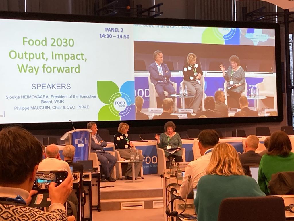 INRAE_International (@inrae_intl) on Twitter photo #Food2030EU 🇪🇺INRAE CEO <a href="/PhMauguin/">Philippe Mauguin</a> & J-F. Soussana, international VP were invited to speak at the Conference for green and resilient food systems
👉They highlighted European research challenges and
the importance of Climate-smart environmentally sustainable food systems #Food2030EU 🇪🇺INRAE CEO <a href="/PhMauguin/">Philippe Mauguin</a> & J-F. Soussana, international VP were invited to speak at the Conference for green and resilient food systems
👉They highlighted European research challenges and
the importance of Climate-smart environmentally sustainable food systems