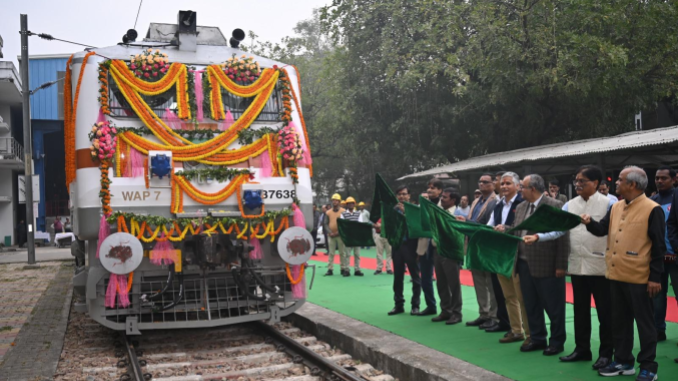 RailAnalysis's tweet photo. #BanarasLocomotiveWorks completed the #manufacturing of the 10,000th #Locomotive equipped with #modernfeatures

Read more...https://t.co/h5OGewG7Nn
 
#BLW #indianrailways #railway #infrastructure #stations #development #technology #machines #project https://t.co/ITg8npJY5e
