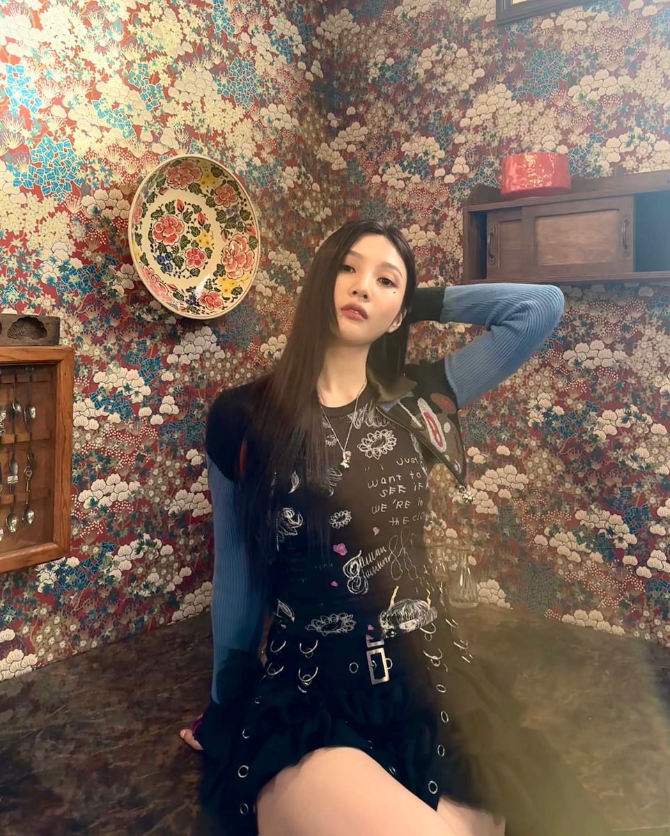 joystgrm's tweet photo. @RVsmtown [INSTAGRAM POST] - 9P

✨✨✨
https://t.co/xre9Mlv7jr

@RVsmtown #RedVelvet #레드벨벳 #Joy #조이 #Chill_Kill 
231205 · 16:38:51 KST https://t.co/sye1CQp46k