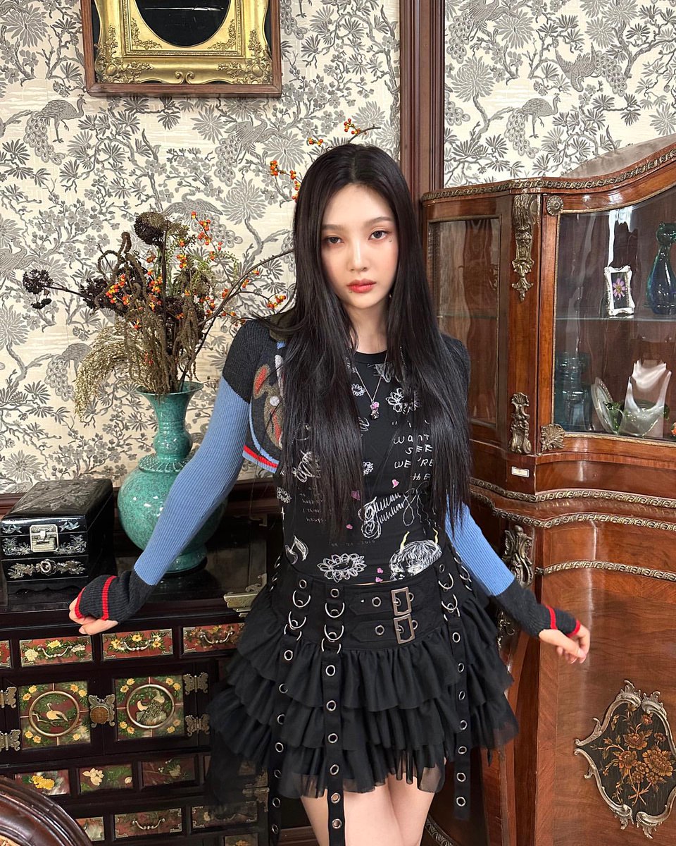 joystgrm's tweet photo. @RVsmtown [INSTAGRAM POST] - 9P

❄️🧚‍♀️
https://t.co/WNIQG1qKPK

@RVsmtown #RedVelvet #레드벨벳 #Joy #조이 #Chill_Kill 
231205 · 16:45:00 KST https://t.co/QHODigASKr