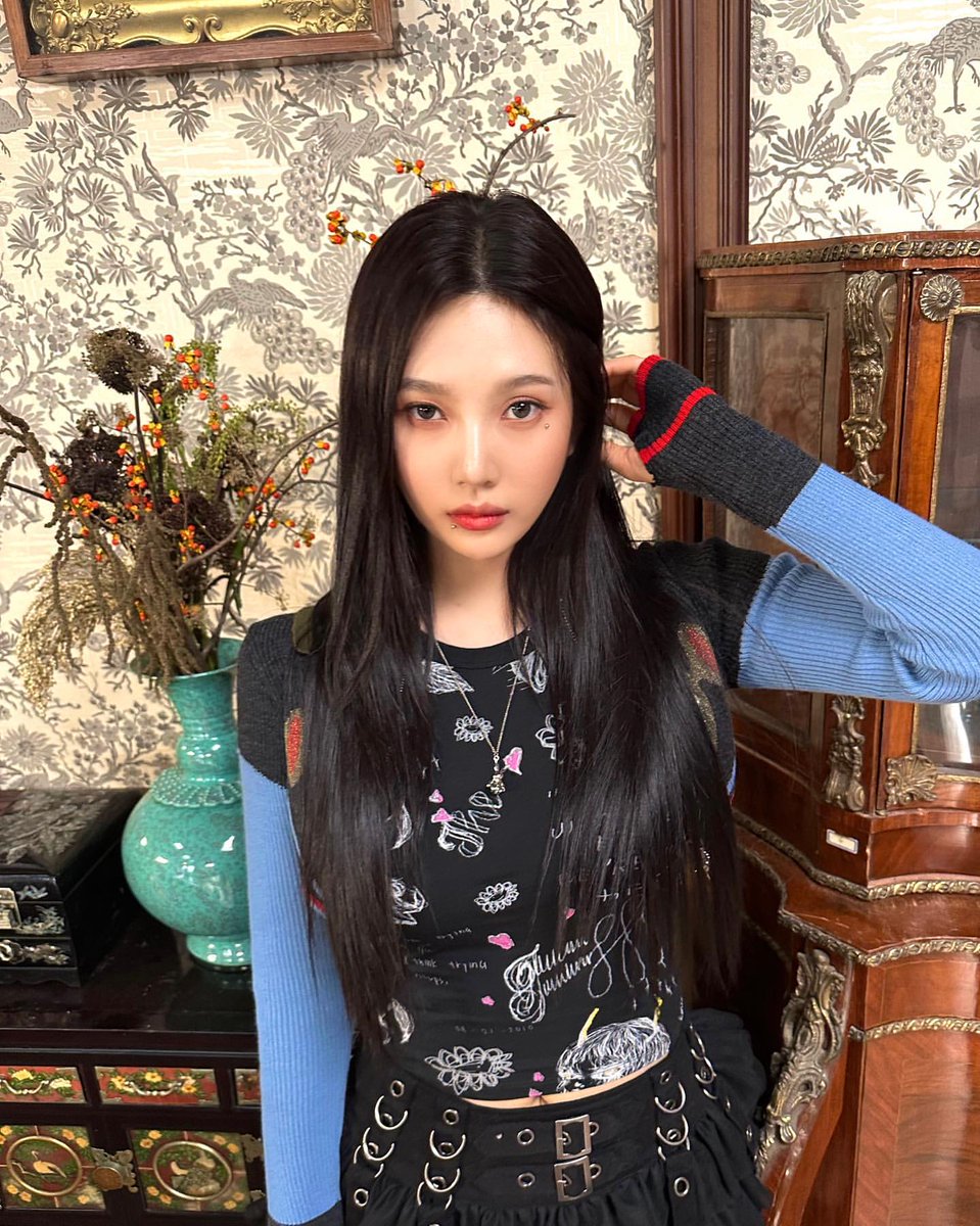 joystgrm's tweet photo. @RVsmtown [INSTAGRAM POST] - 9P

❄️🧚‍♀️
https://t.co/WNIQG1qKPK

@RVsmtown #RedVelvet #레드벨벳 #Joy #조이 #Chill_Kill 
231205 · 16:45:00 KST https://t.co/QHODigASKr