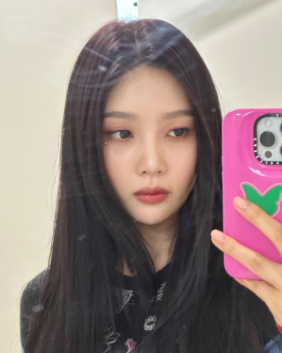 joystgrm's tweet photo. @RVsmtown [INSTAGRAM POST] - 9P

❄️🧚‍♀️
https://t.co/WNIQG1qKPK

@RVsmtown #RedVelvet #레드벨벳 #Joy #조이 #Chill_Kill 
231205 · 16:45:00 KST https://t.co/jAKtQ6UqmK
