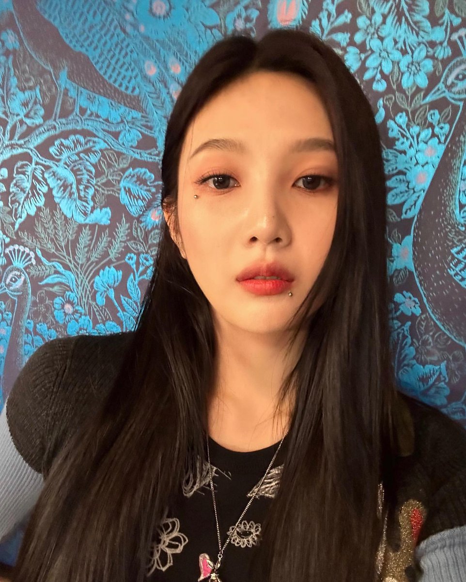 joystgrm's tweet photo. @RVsmtown [INSTAGRAM POST] - 9P

✨✨✨
https://t.co/xre9Mlv7jr

@RVsmtown #RedVelvet #레드벨벳 #Joy #조이 #Chill_Kill 
231205 · 16:38:51 KST https://t.co/2sIQE5UwAp