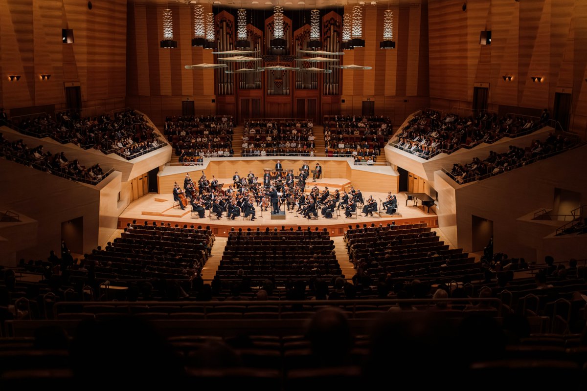 Suntory Hall (@suntoryhalle) on Twitter photo Last month, <a href="/andris_nelsons/">Andris Nelsons</a> and <a href="/Gewandhaus/">Gewandhausorchester</a> gave 2 concerts at Suntory Hall. The programme included Schumann's Piano Concerto with <a href="/SeongJinCho/">Seong-Jin Cho</a> (Nov 21) and Bruckner's Symphony No.9 (Nov 22).
#andrisnelsons #SeongJinCho #Gewandhaus
suntory.com/culture-sports…
📷Konrad Stöhr Last month, <a href="/andris_nelsons/">Andris Nelsons</a> and <a href="/Gewandhaus/">Gewandhausorchester</a> gave 2 concerts at Suntory Hall. The programme included Schumann's Piano Concerto with <a href="/SeongJinCho/">Seong-Jin Cho</a> (Nov 21) and Bruckner's Symphony No.9 (Nov 22).
#andrisnelsons #SeongJinCho #Gewandhaus
suntory.com/culture-sports…
📷Konrad Stöhr