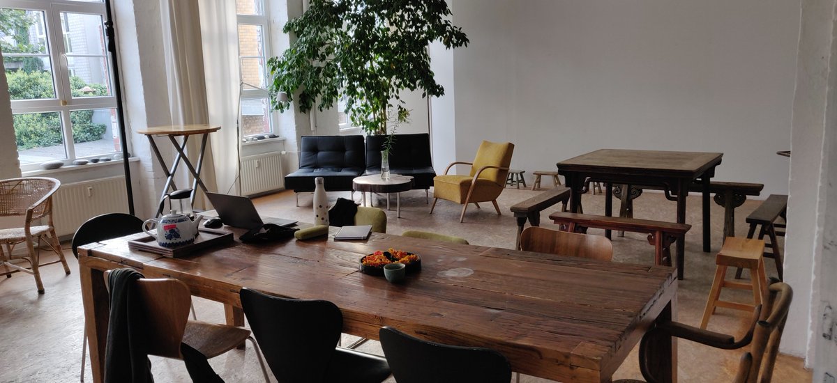 ⭐ New blog post on research about creating the right #coworking #atmosphere:  Unveiling the elements that shape a ‘good #vibe’ in #coworkingspaces⭐

📜 new-working-spaces.eu/creating-the-r…

#coworkingvibes #coworkingatmospheres #CA18214 #NeWSp #coworkingresearch