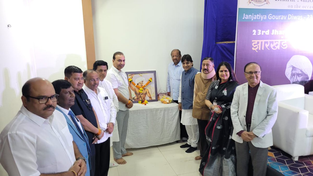 iGopalShetty's tweet photo. मलाड पश्चिम के चिल्ड्रन वेलफेयर सेंटर्स लॉ कॉलेज में झारखंड गौरव दिवस के अवसर पर प्रधानमंत्री आत्मनिर्भर भारत अभियान संगठन के कार्यक्रम में सुप्रीम कोर्ट के ॲड. अश्विनी उपाध्याय जी के साथ सम्मिलित होकर दिप प्रज्वलित कर उद्घाटन किया और उपस्थित लोंगो के साथ अपना मनोगत व्यक्त किया। https://t.co/BGuL5WvjBb