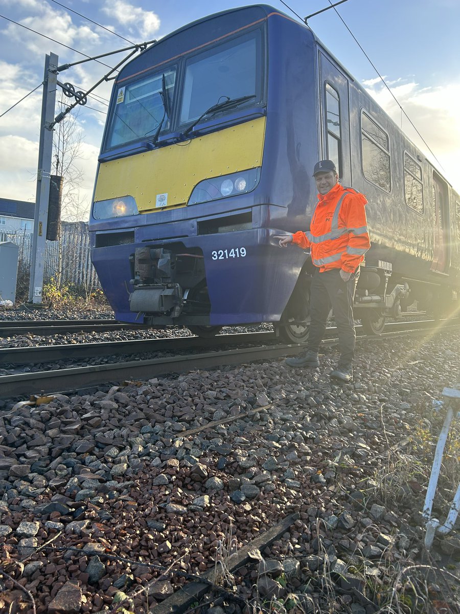 RailVaramis's tweet image. BREAKING NEWS:

We’ve just received the 2nd train into our #ExpressRail fleet, #321419!! #Excited 🚂 
#GetOnBoard