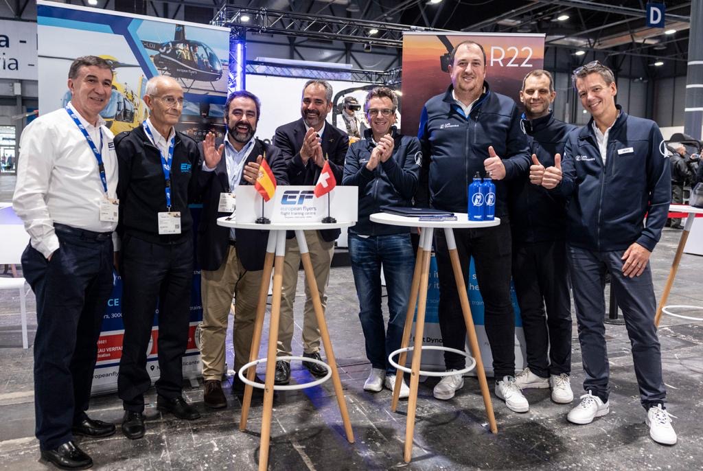 EuropeanFlyers consolida su compromiso con la innovación y respeto al medio ambiente con el acuerdo de adquisición del simulador de última generación basado en el uso de tecnología de realidad virtual para el modelo Robinson R22 🚁