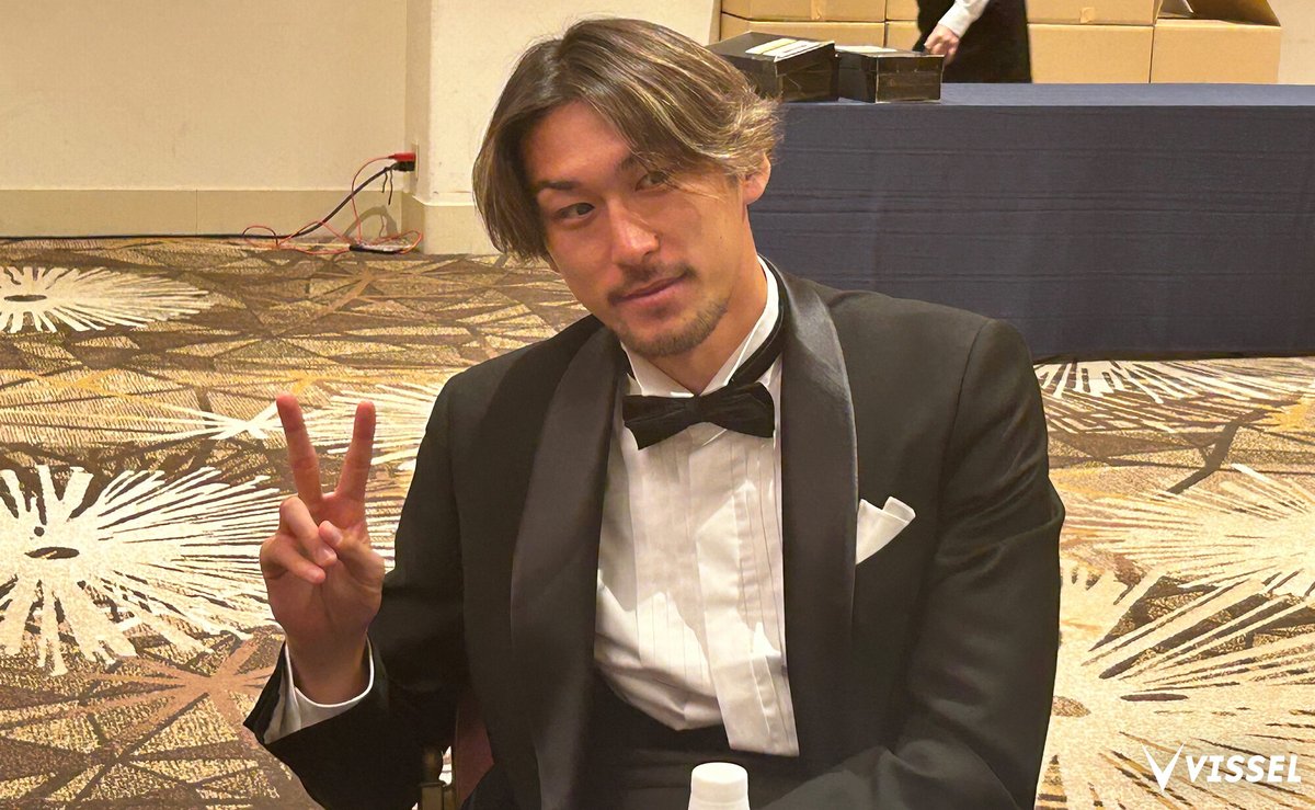 ＼今夜は #2023Ｊリーグアウォーズ 🏆／

準備ばっちり👌✨
蝶ネクタイ似合っていますか😊？

アウォーズはＪリーグ公式YouTubeチャンネルとDAZNでライブ配信予定！

#visselkobe #ヴィッセル神戸