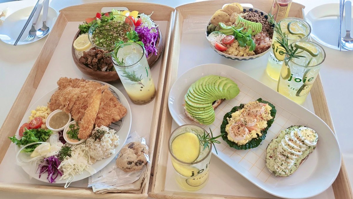 출근을 내려놨더니 밥이 생겼습니다~
잘 먹었습니당❤️
배는 든든해졌으니 이제, 제발, 열심히 일해야겠죠??😂