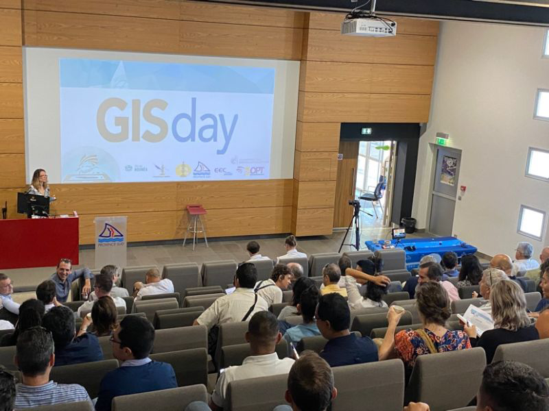 Esri_France's tweet photo. Cap sur l'innovation géomatique en Calédonie lors du GIS Day 2023 🌍✨
Consultez l'article complet ici :
https://t.co/qFOZ6xs7rA
#GISDay #Géomatique #Innovation #LIDARHD #EsriFrance #Georep https://t.co/O9GweKJIEA