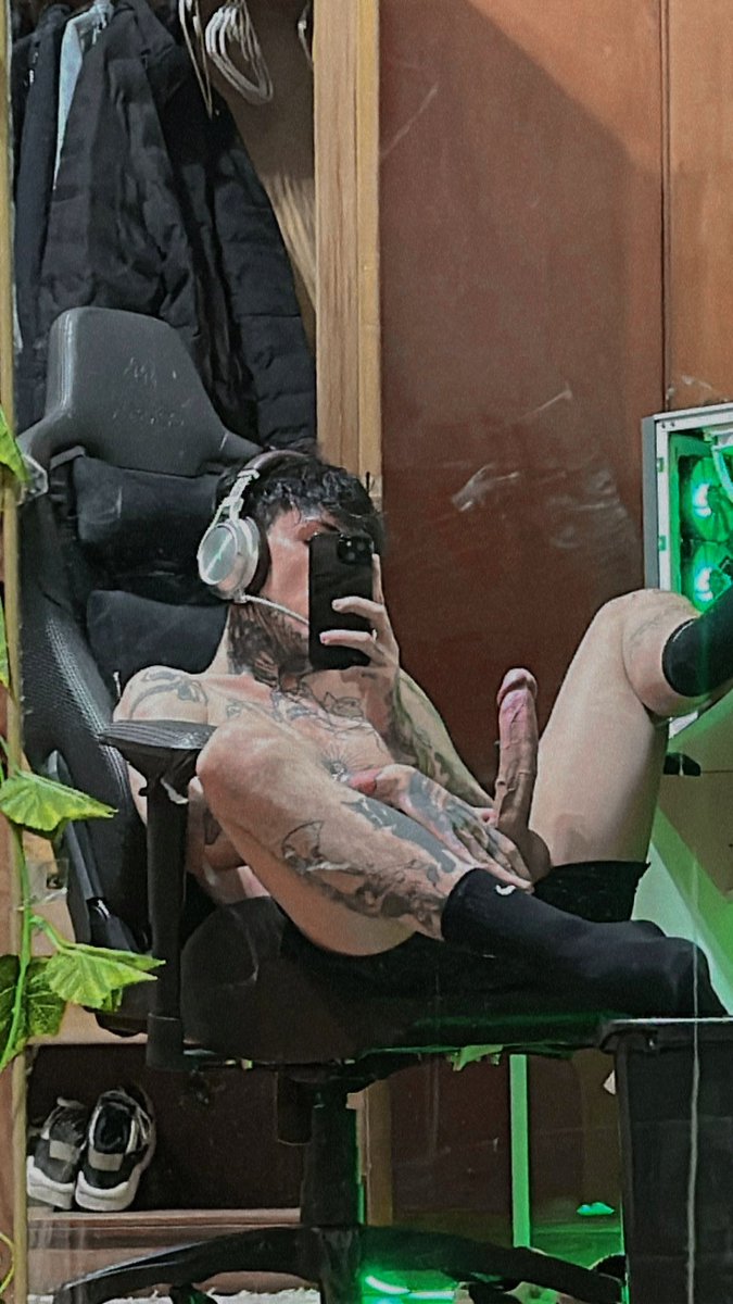 AngelSegura247's tweet photo. RY "CRY MUA" (TIKTOKER) 😈 

Con justa razón YERI MUA no lo soltaba 🤭🤤 

@EDOMEXXXGay @Funny_MXXX @Universal_C_xxx @RegiolandiaMTY
@divulgogay2 #Packs #yerimua #crymua #YERI #TikTok #tiktokhot https://t.co/fBbJGEBXyT