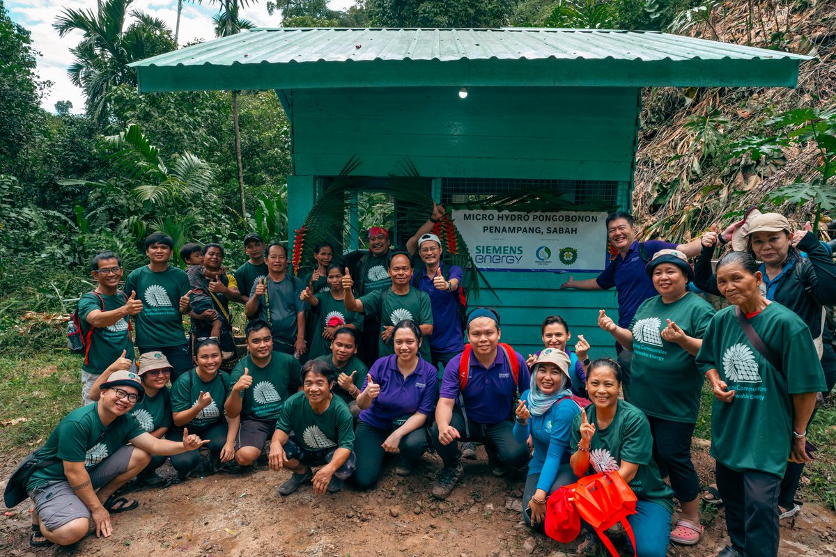 On International Volunteer Day, we share our volunteers' commitment to a better world 🌏 In partnership with @HijauYa & Tonibung CREATE Borneo, volunteers from Malaysia helped construct a micro hydro dam to give indigenous communities a clean & reliable source of energy #IVD2023