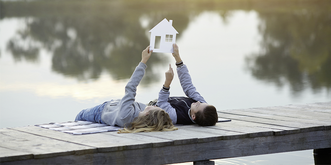 Vor einem Jahr wurde es im Zuge des Jahressteuergesetzes 2022 beschlossen. Jetzt ist es bald soweit: Ab 2024 kann die staatlich geförderte Eigenheimrente, auch Wohn-Riester genannt, auch für energetische Sanierungen genutzt werden. Mehr unter bausparkassen.de