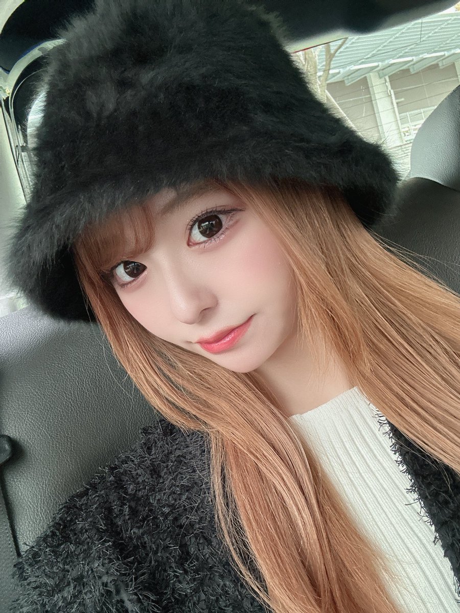 satorena_1109's tweet photo. 寒くなってきたね〜
久々に自撮りした🤳 https://t.co/zuQqSv8UT9