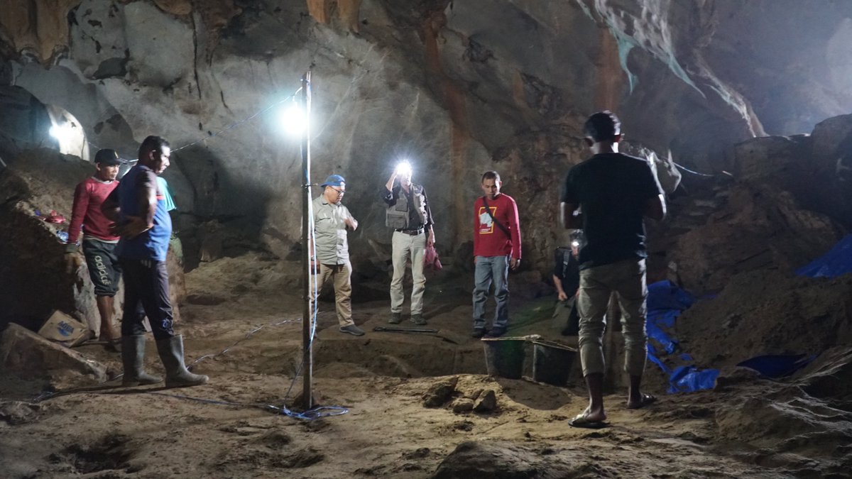EOS_SG's tweet photo. #ThrowBack: Over the last 15 years, #EOSsg has conducted research on natural hazards and climate change in and around Southeast Asia. In 2017, our team discovered a 7,400-year record of past tsunamis in a coastal cave in Indonesia. More: https://t.co/hnUDJZUs7s #15yrsWithEOS https://t.co/xYqgEQYy7Z