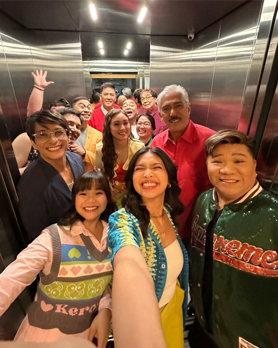 onlymaine4ever's tweet photo. @pat_05 ito yung pic ng 1st day nyo sa tv5 as EAT yung mga sumama sa inyo nanatili hanggang ngayon na #LegitDabarkads lahat ng nasa pic na nandyan may one and only fave dabarkads! https://t.co/jQo5rnfsoN