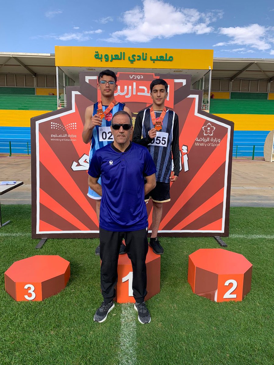 twfwm15's tweet photo. ولله الحمد حققنا في نهاية الفصل الأول ذهبيتن من اصل ثلاث سباقات ضمن دوري المدارس لتعليم الجوف لألعاب القوى ، واليوم حققنا بطولة تعليم الجوف لكرة اليد ضمن دوري المدارس للمرحلة المتوسطة ، نشكر الزملاء إدارة ومعلمين وتهنئة لأبنائي الطلاب والقادم أفضل . https://t.co/EOWyPBAvII