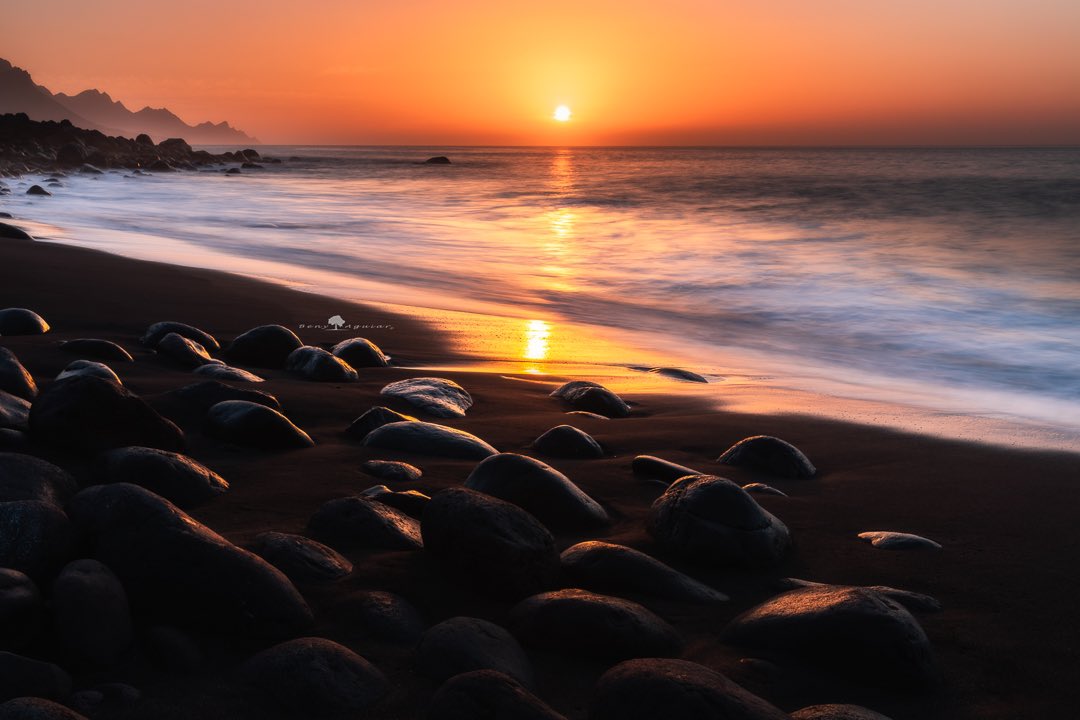 BenyAguiar's tweet photo. Atardecer en la Playa de Guayedra.
#grancanaria #agaete #guayedra #canonespaña #liveforthestory #sunset https://t.co/z8tHQ8f8zi