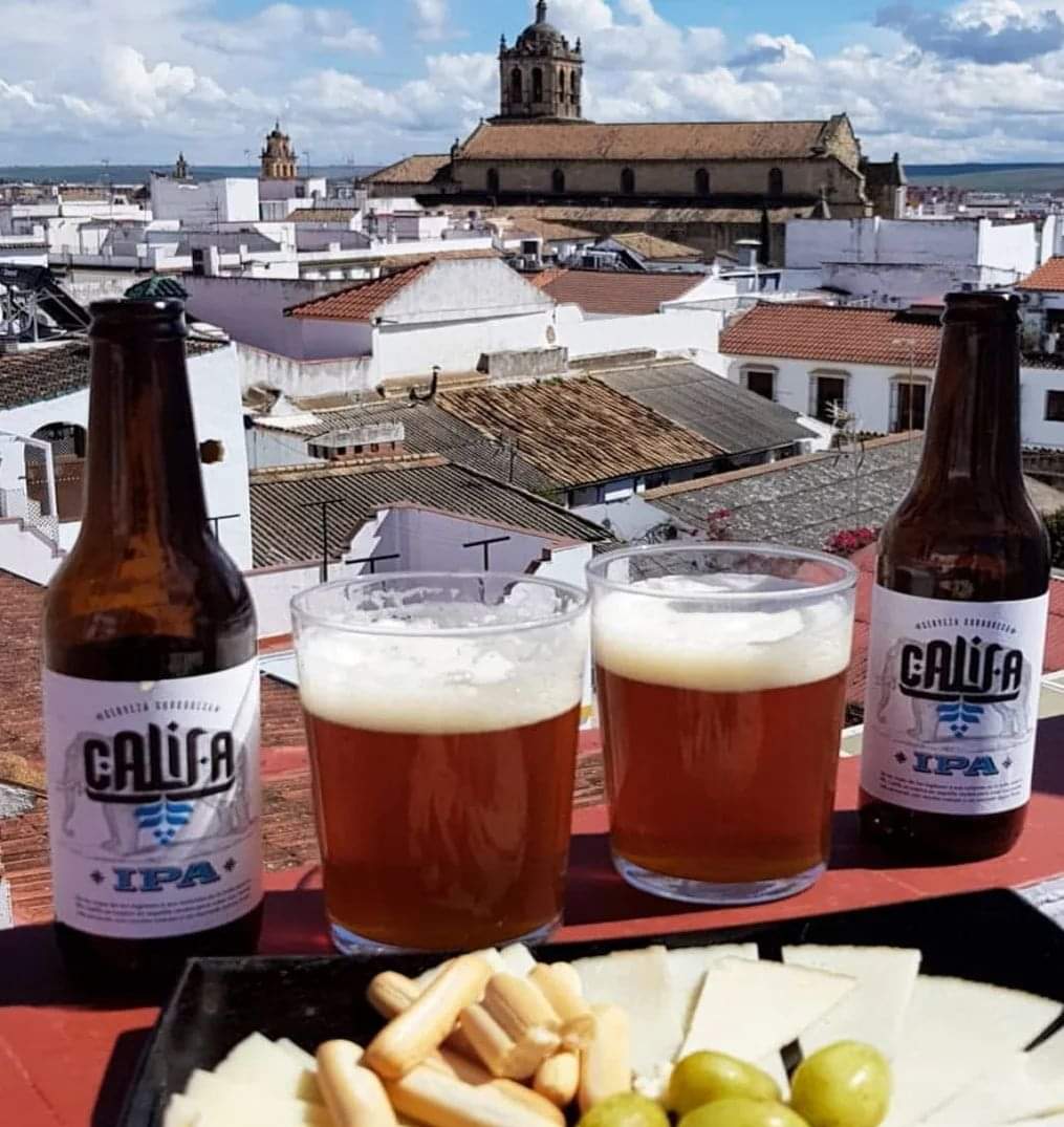 buenos días, empieza el puente... si lo disfrutas con <a href="/CervezasCalifa/">Cervezas Califa</a> mola mucho más. 
#pedazopuente
#cervezacordobesa
#lanuestra
