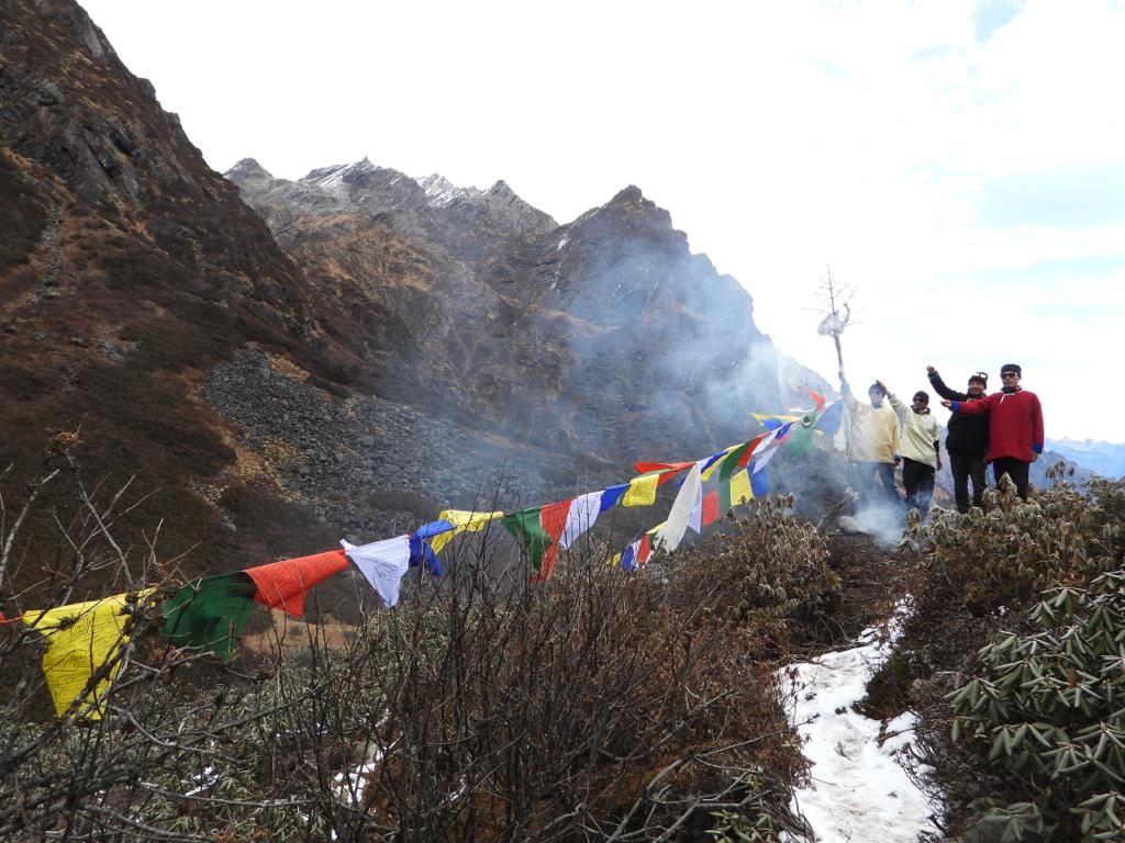 diprotawang's tweet photo. Journey from the daily hustle to #Jerjang Tso's tranquility a thrilling spiritual odyssey to the India's borderland oasis. Grazing pastures yaks four lakes #himalayanfauna #RedPanda what more to ask. You have to see it to cherish it. #JerjangTso #lapofNature #Jemithang https://t.co/AB6svkHEad