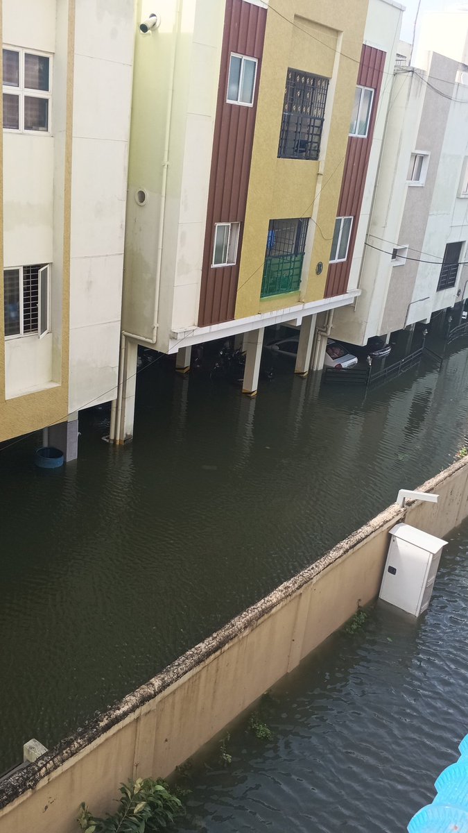 sathya1405's tweet photo. Power lam 2 naal ku kooda venam ya yov.. all we need is a little hope that the water will recede slowly and steadily over the next couple of days. Water hasn't gone down even 1 inch in last 12 + hours. #ChennaiRains #Perumbakkam https://t.co/7HlUsFWjeG