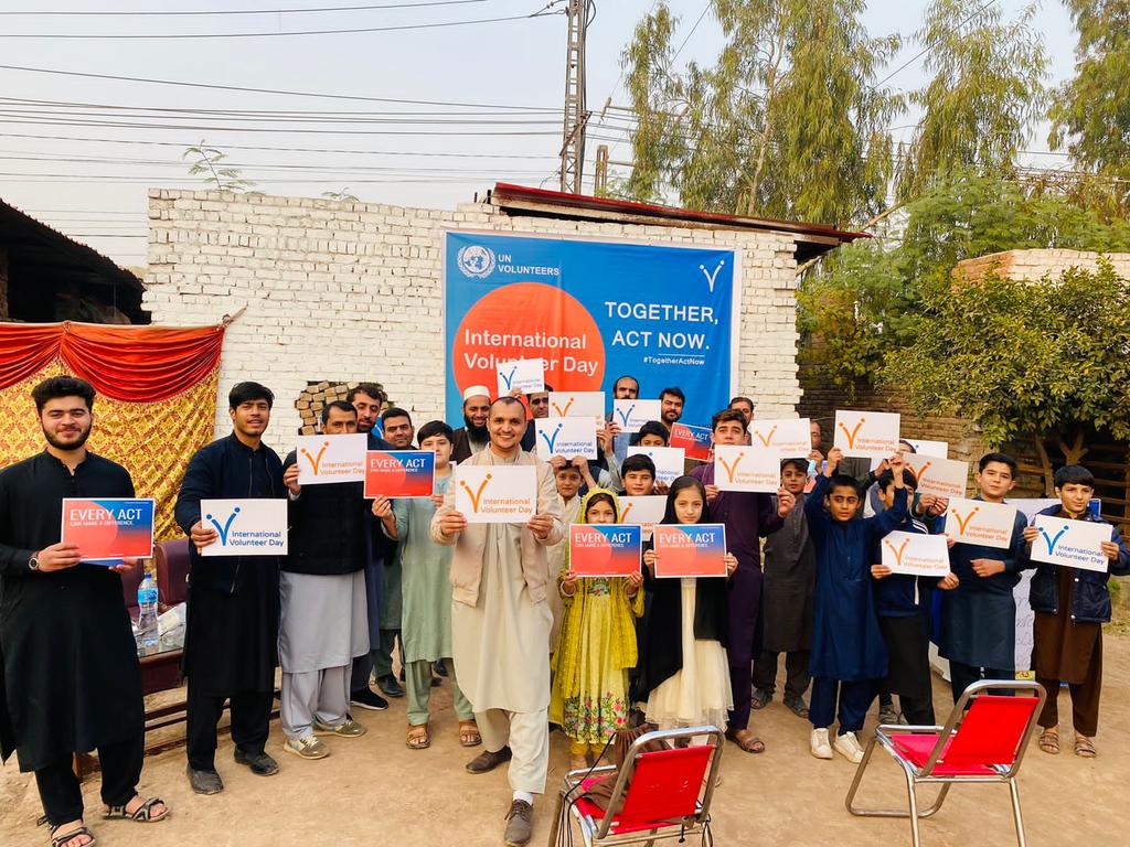 EzatullahZakhil's tweet photo. Last Year on the same day #5thDecember_2022; where I had an opportunity to #Celeberate #IVD with our #Afghan_Refugees community in #Peshawar.
Thanks @UNVPakistan &
@Waseem_Ashraf for the support.
@UNVolunteers @UNVAsiaPacific @ToilyKurbanov @UNHCRAfg
#IfEveryoneDid
#IVD2023 https://t.co/rmeFcbL6Tq