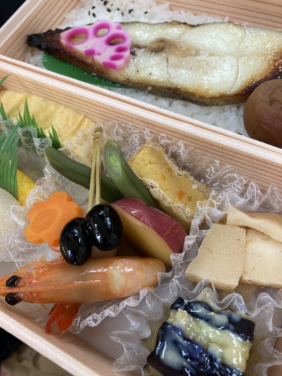 _TI_CA_'s tweet photo. GMOインターネットグループ presents
『#PUREGOLD 〜 #大地真央 50周年記念コンサート〜』

本日大阪シアター・ドラマシティ初日！！

ひ、ひとまず今日のお弁当を載せさせて頂きますね。
パワーにかえ頑張ります‼️

＃シアタードラマシティ https://t.co/BfdPBk9Qn4