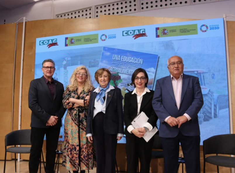 #SERVICIOS | “Por una educación basada en el conocimiento de nuestra riqueza agroalimentaria”: COAG reivindica una asignatura sobre cultura agroalimentaria Un informe defiende la necesidad de incluir estos contenidos dentro del currículo de colegios ➡️tinyurl.com/zz65vpvr