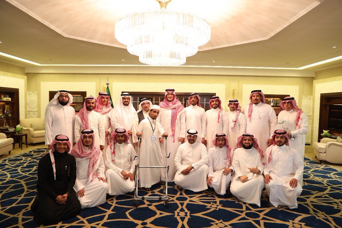 _SketchNotes's tweet image. تشرفت في مثل هذا اليوم بإهداء تلخيص مبادرات @SaudiAVW لصاحب السمو الملكي الأمير أحمد بن فهد بن سلمان بن عبدالعزيز بمناسبة #اليوم_العالمي_للتطوع