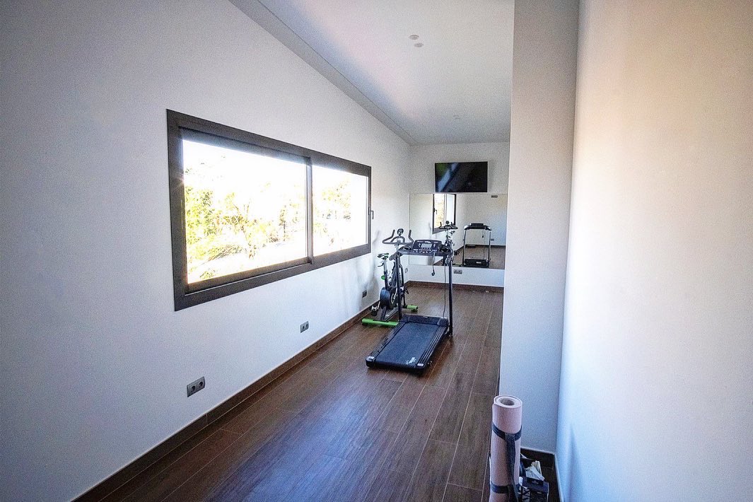 GrupClau's tweet photo. 🏡😍 @CBRConstruccio, de Grup Clau, perfila els últims retocs en la reforma d’aquesta casa unifamiliar de Vinyols i els Arcs. La vida, mica en mica, va omplint els nous espais.

📷 @VilaniuComunica 

#CBRConstruccions #GrupClau #VinyolsielsArcs https://t.co/a8n0bbb0BH