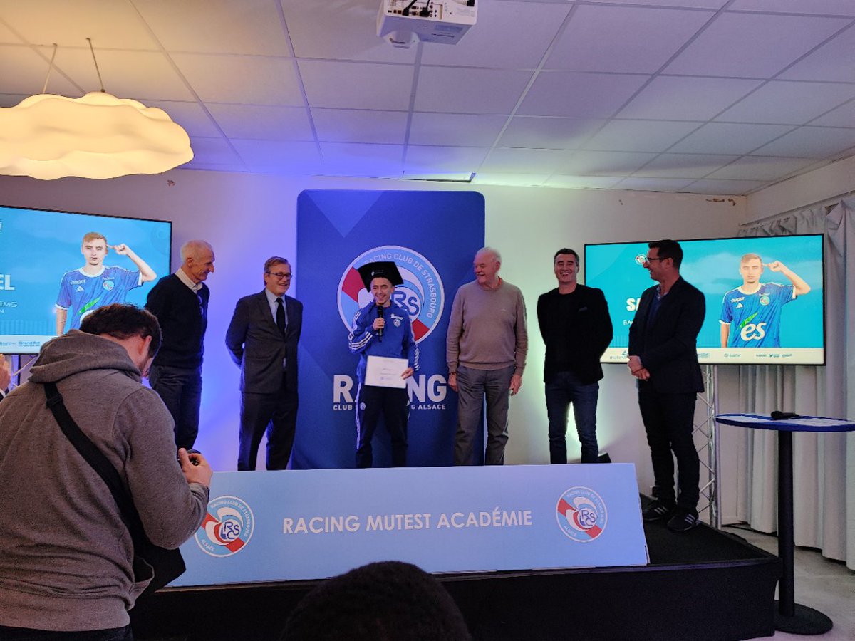 Lycee_Monnet's tweet photo. Cérémonie officielle de remises des diplômes pour les élèves du lycée Jean Monnet, au sein des salons du stade de la Meinau hier soir, en présence de MM. le Recteur, Léonard Specht, François et Marc Keller... Rassembler les  volontés au service des parcours des élèves. Merci! https://t.co/Ragu6Axair