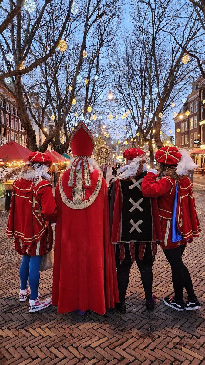 Vandaag vieren we pakjesavond! 

Met volle verwachting wachten we op de komst van Sinterklaas en zijn Pieten. De cadeautjes worden uitgedeeld en we genieten van snoepgoed en warme chocolademelk. 

Een avond vol gezelligheid en dankbaarheid. 

Fijne pakjesavond!

#Pakjesavond