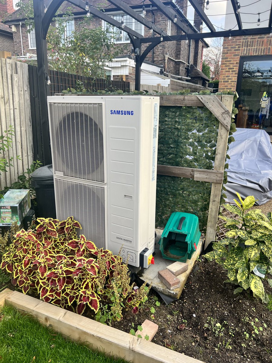 mscheating's tweet photo. LOOK 👀 what’s hiding up the garden 🪴 #london #cottenhampark Another great #airsourceheatpumps Install 🏁
#heatpumps #greenenergy #savetheplanet #nomoregasboiler #centralheating #renewableenergy #ashp #greenfuture #heatpump #trustmark #mcs #samsung #reducecarbonfootprint 
🔧💯♨️ https://t.co/wQ1PggCUWH