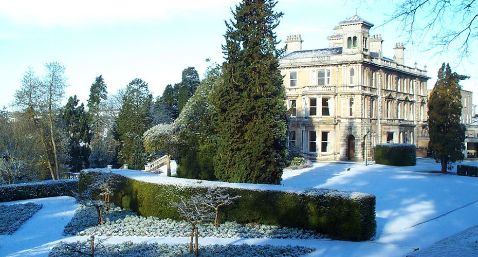 ❄️Staying on campus or in Exeter over the winter break and Christmas? If so, check out these pages to find out what facilities, services and events are available within the University exeter.ac.uk/students/chris…