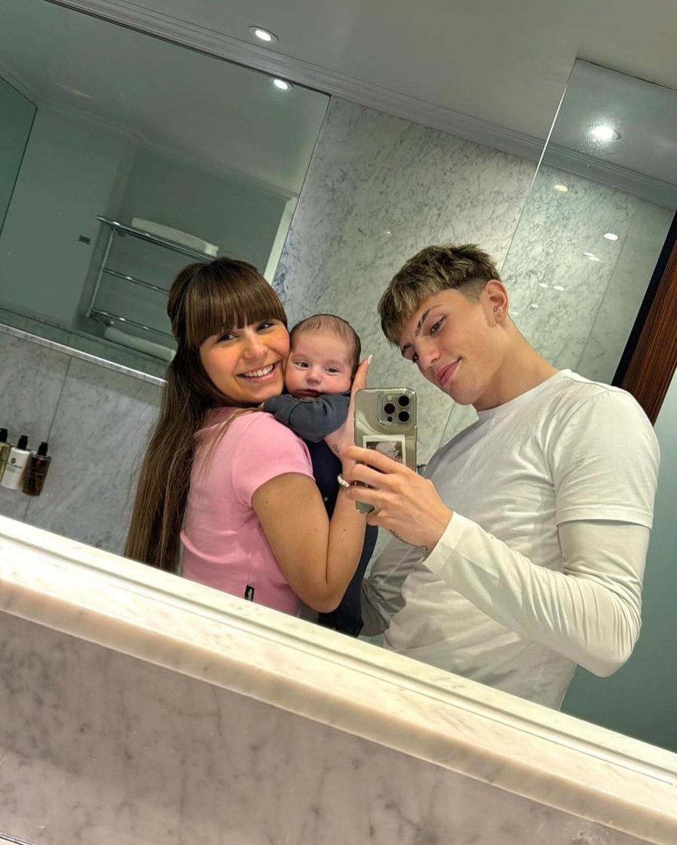 MichaelCarrickx's tweet photo. Family ❤️👨‍👩‍👦 https://t.co/kFeOccPwtN