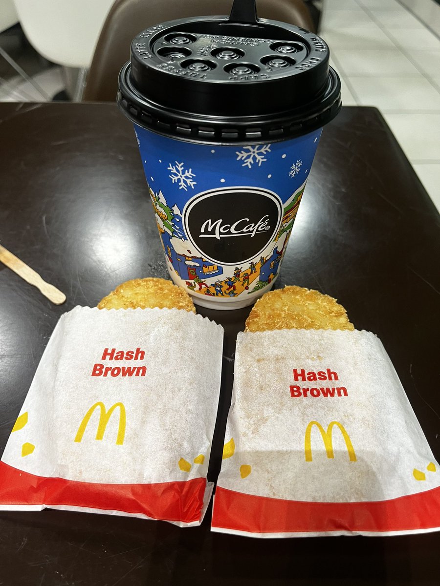 chrisdysonHT's tweet photo. Well the train may be 45mins late, I may be full of a cold but that won’t stop the #2Hashbrowns , coffee #PinkSuitcase as I get to spend a fantastic 2 days with @leanne_mahony @Berni133 at the awesome @BrookfieldsPri1 … @trust_create . Have a fab day all https://t.co/0Nl2O2DEya