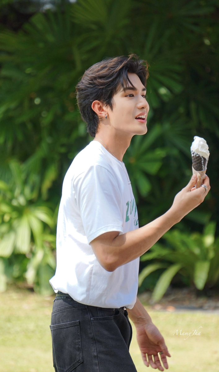 JheanJha's tweet photo. ไอติมละลายหมดเลยลูกเอ้ย ~~เอ็นดูอ่ะ🍦

#บวงสรวงzomvivor
#ZomvivorSeries 
#NetJames 
#netsiraphop https://t.co/VkSoHkugPb