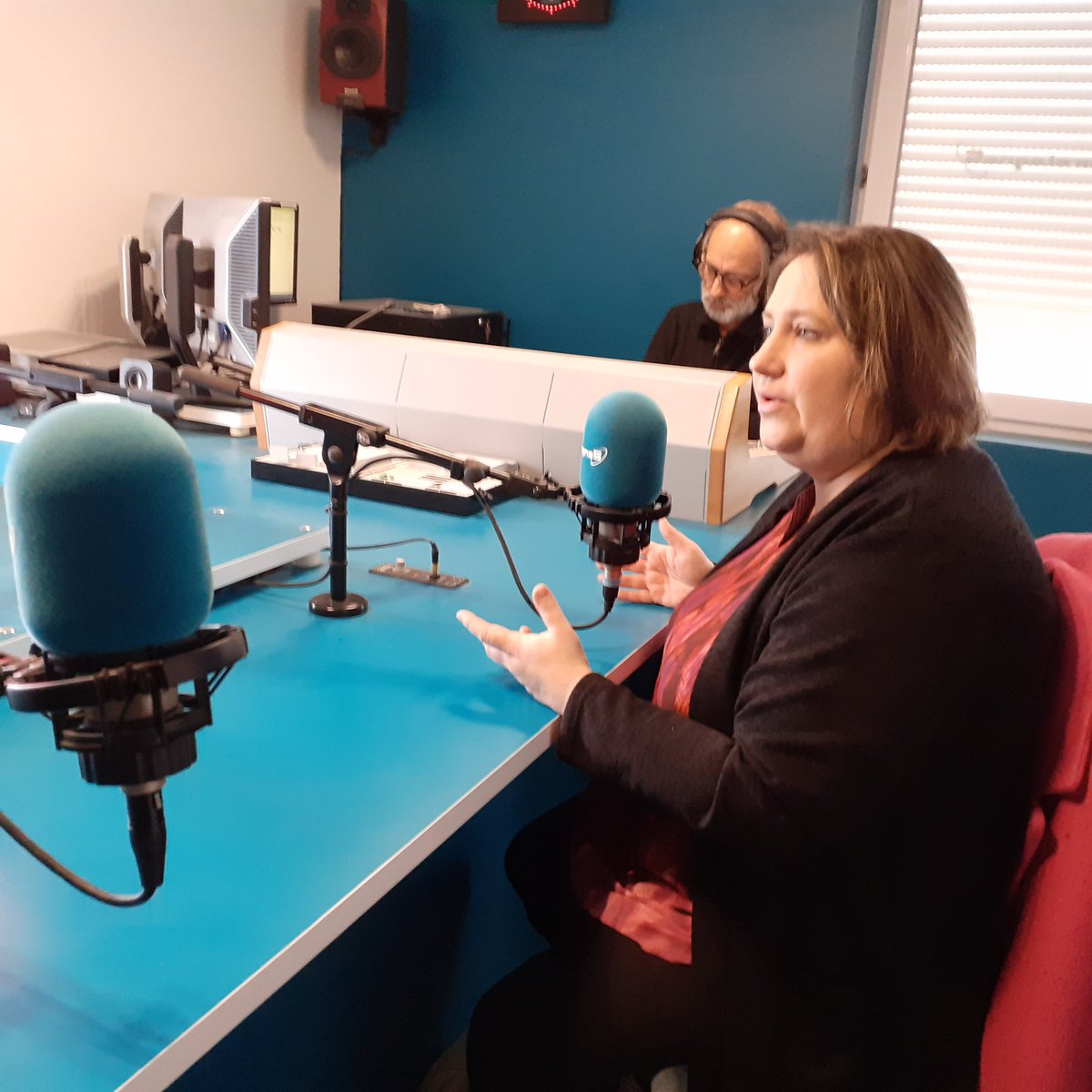 GuyonvarchC's tweet photo. Interrogée par @radiobretagne5 sur la Politique agricole commune, @LydieMassard1 plaide pour que les aides du 1er pilier favorisent l'emploi agricole plutôt que la concentration des productions et pour une #regionalisation du second pilier. #agriculture #ue #Europe https://t.co/t22AZRQ9S6