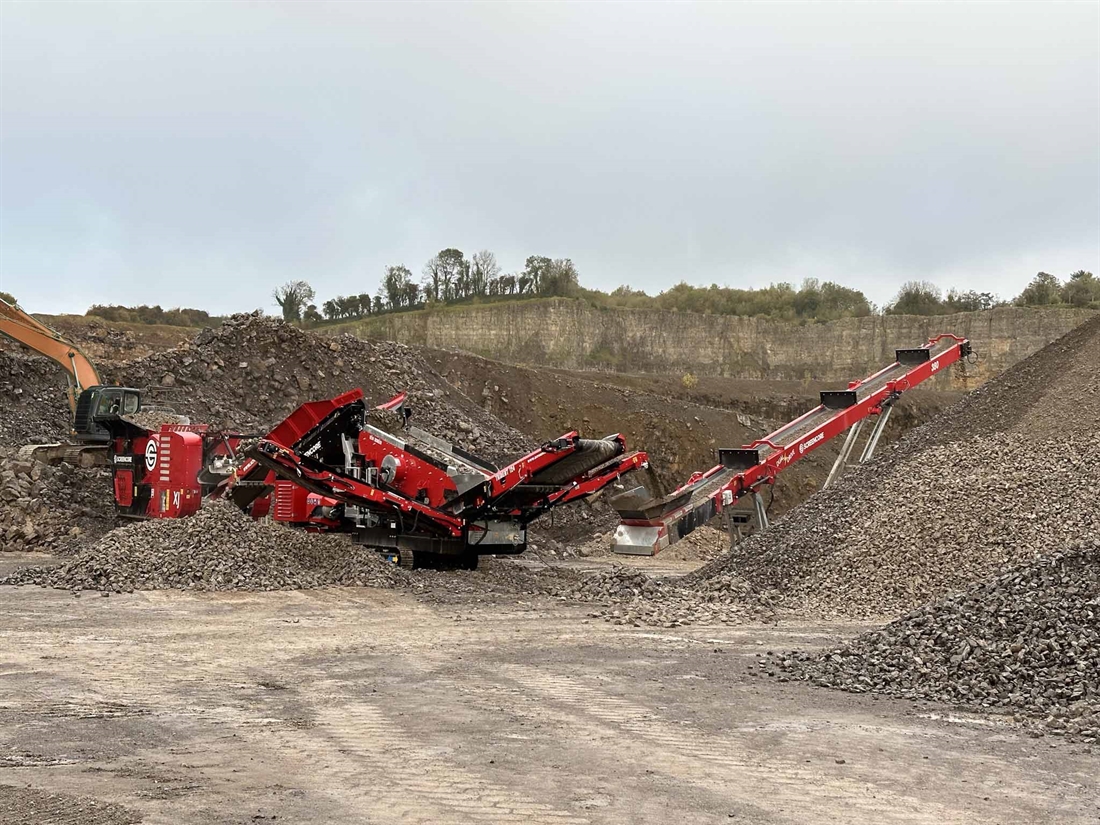 EarthmoversMag's tweet photo. Screencore updates range of XJ and XL Dual-Power tracked jaw crushers to boost fuel efficiency and cut emissions.
Read story ⬇️
https://t.co/hEANOOeDgL
-----
#earthmoversmagazine #screencore #electric #hybrid #jawcrusher #construction #aggregate #recycling #plantmachinery https://t.co/2pPeXSAkw7