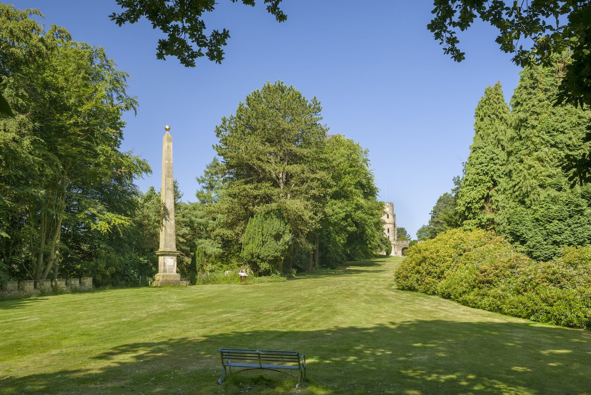 An obelisk in Yorkshire celebrating the achievements of Lady Mary Wortley Montagu, who introduced smallpox inoculation to Britain in the 18th century, has been awarded a higher listing status and named as one of England’s most important historic sites historyfirst.com/obelisk-to-lad…