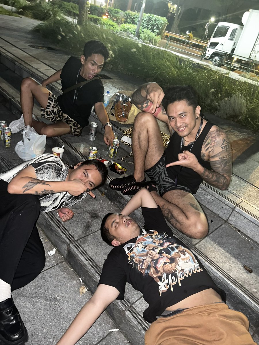 Za bangun!! Katanya mau ngerayain ulang taun!!! Hey!!! <a href="/ozarangkuti/">oza</a>