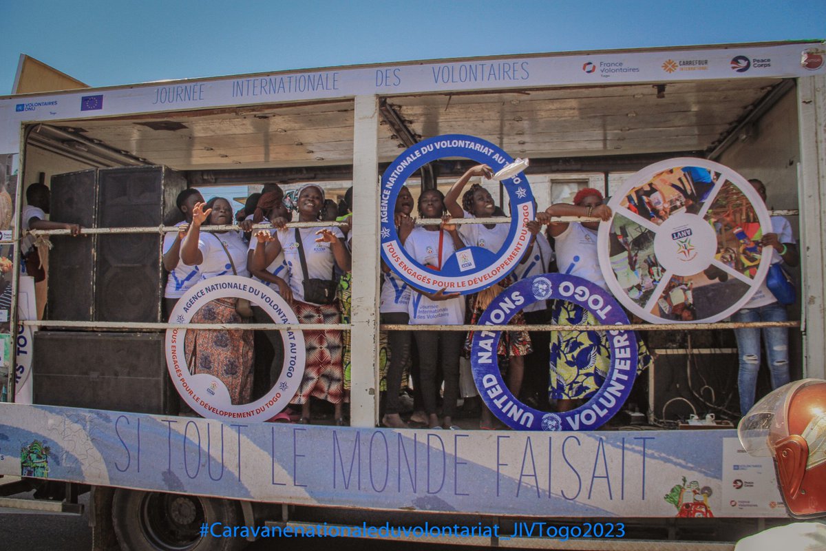 Elixirelitiste's tweet photo. La caravane des volontaires anime les rues de Lomé
La caravane des volontaires est arrivée ce lundi 4 décembre à Lomé en présence des membres du bureau sous régional du PNUD après les étapes de Dapaong, Kara, Sokodé et Atakpamé.
#SiToutLeMondeLeFaisait
#JIV2023
#UNVTOGO https://t.co/WNMxbRLPH2