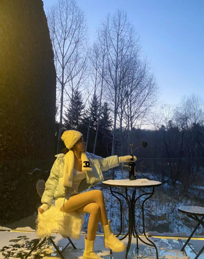 CoraCcc's tweet image. 35세 이상 한국인과 친구 맺다