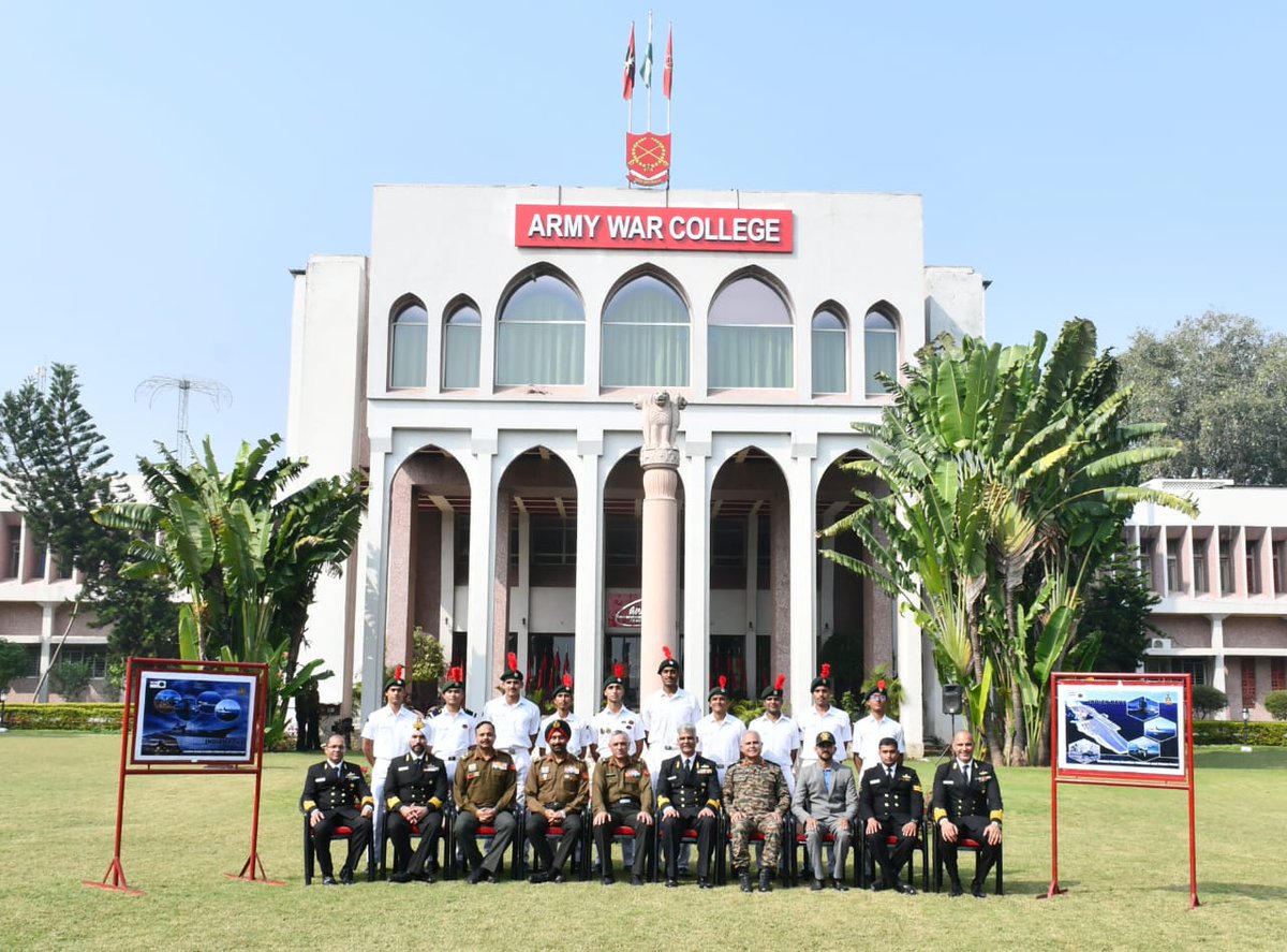 In true spirit of #jointmanship, Naval personnel at #ArmyWarCollege MHOW celebrated #NavyDay on 04 Dec 23. Veterans, NCC cadets & students were invited alongwith officers of Military Station MHOW. 
@DefenceMinIndia
@AjaybhattBJP4UK
@SpokespersonMoD
@Indiannavy
@IndiannavyMedia