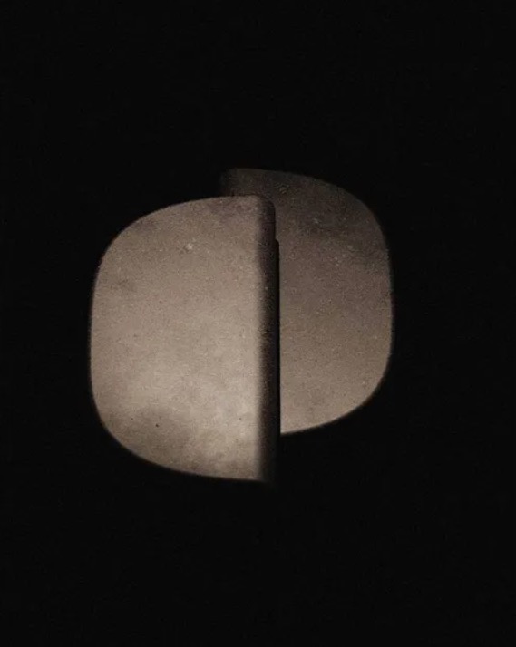 THEFARMparis's tweet image. 🕳 #DesignFocus : Vincent Van Duysen’s stone furniture explores sensuality and culture
♟ Rosa Bertoli via @wallpapermag 
••• wallpaper.com/design-interio…