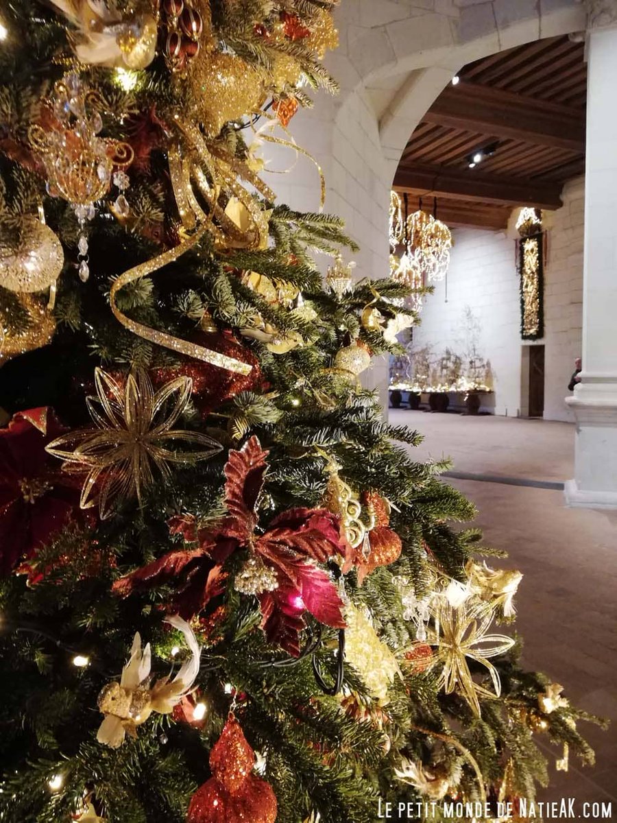 Découvrez les sublimes décorations de Noël du Château de Chambord 🎄 lepetitmondedenatieak.com/2023/12/noel-c… 🎄#chambord #noel #chateaux #noel2023 #divertissement  #sortirenfamille