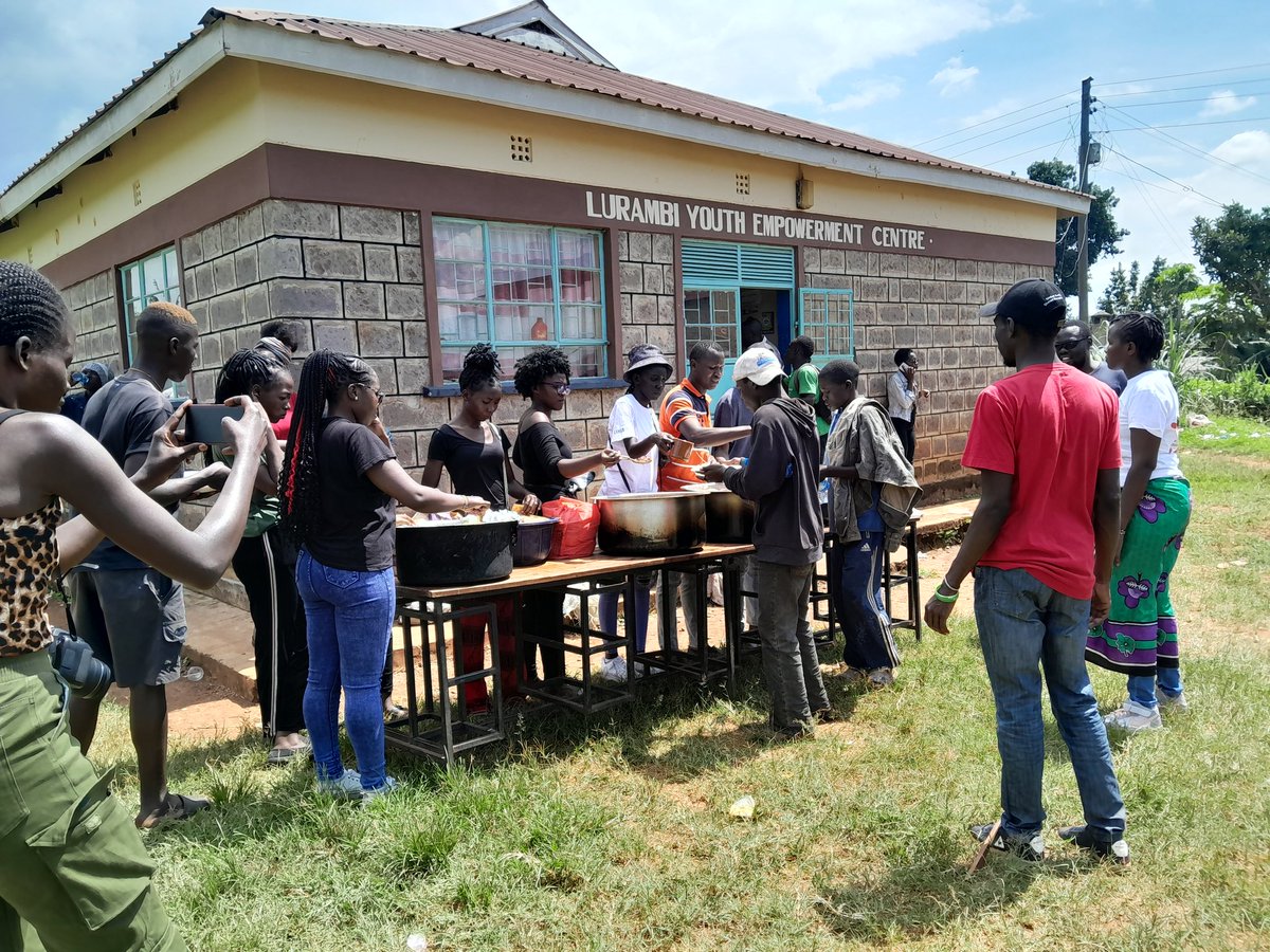 MsNkatha's tweet image. Glad to have  been part of the #chapofest Kakamega County, which was a total success . We got to interact, play football, had therapy sessions, and just gave the #streetchildren of Kakamega a platform to showcase their different talents .