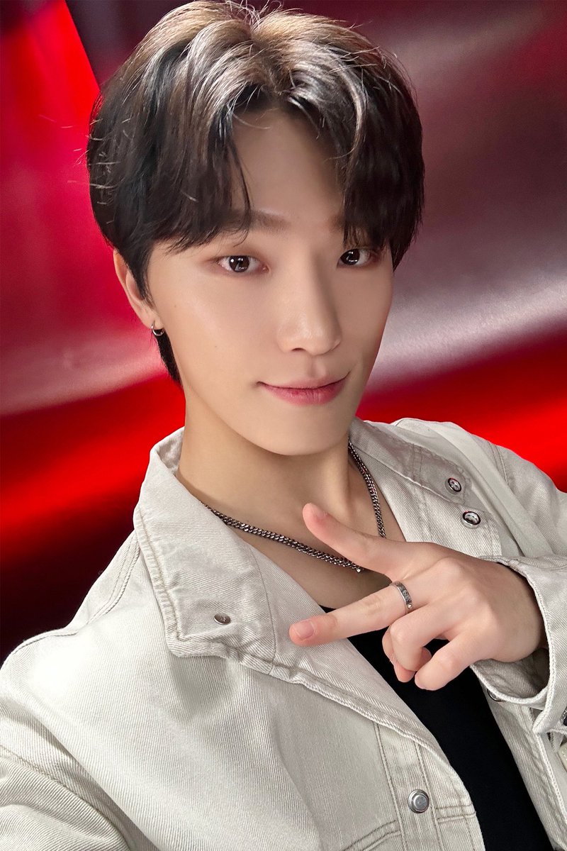 pledis_17's tweet image. [17'S 디노] #리무진서비스

유독 길게 느껴지는 이번 주!
디노와 함께한 리무진서비스로 활력 충전 완료_*

디노의 리무진급 음색 서비스에 오늘도 캐럿들은💎 그저 HEAVEN…🪽

#디노와_캐럿들이_함께면
#어디든_천국이야